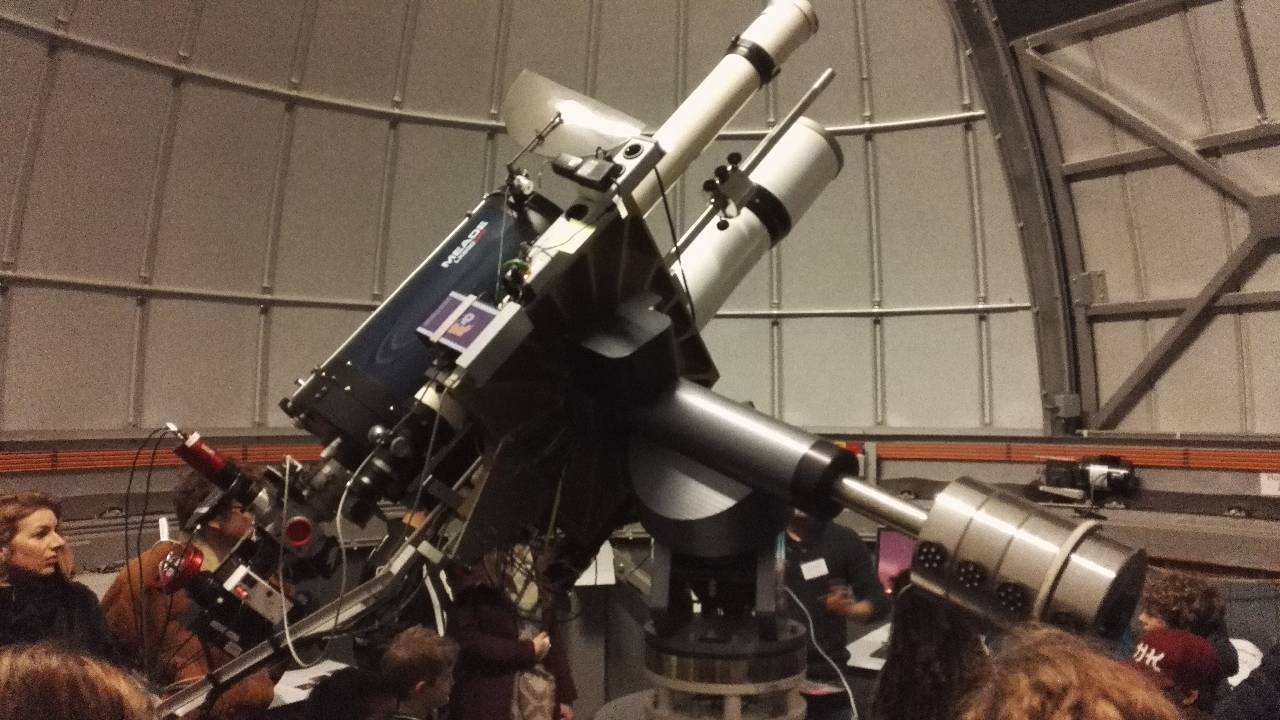 25cm telescoop in de half geopende zonnekoepel